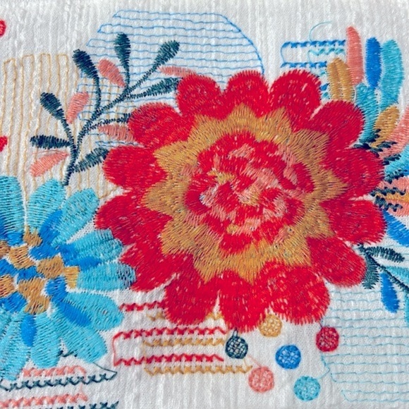 Savanna Jane Embroidered Poncho Top White Size S/M - Picture 7 of 9